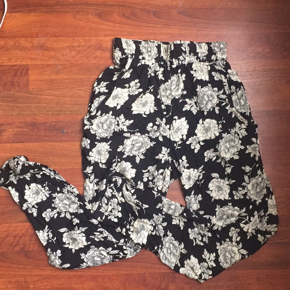 Brandy Melville Tapered Ankle Boho Pants